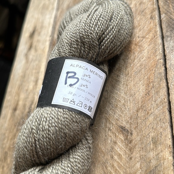 Luxury hand dyed yarn Isager Alpaca Merino - Picture 2 of 3